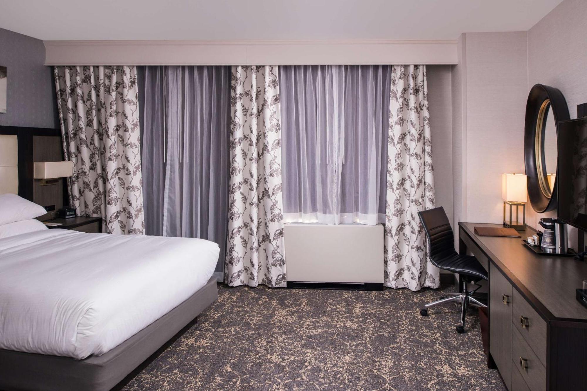 Doubletree By Hilton Utica Hotel Buitenkant foto
