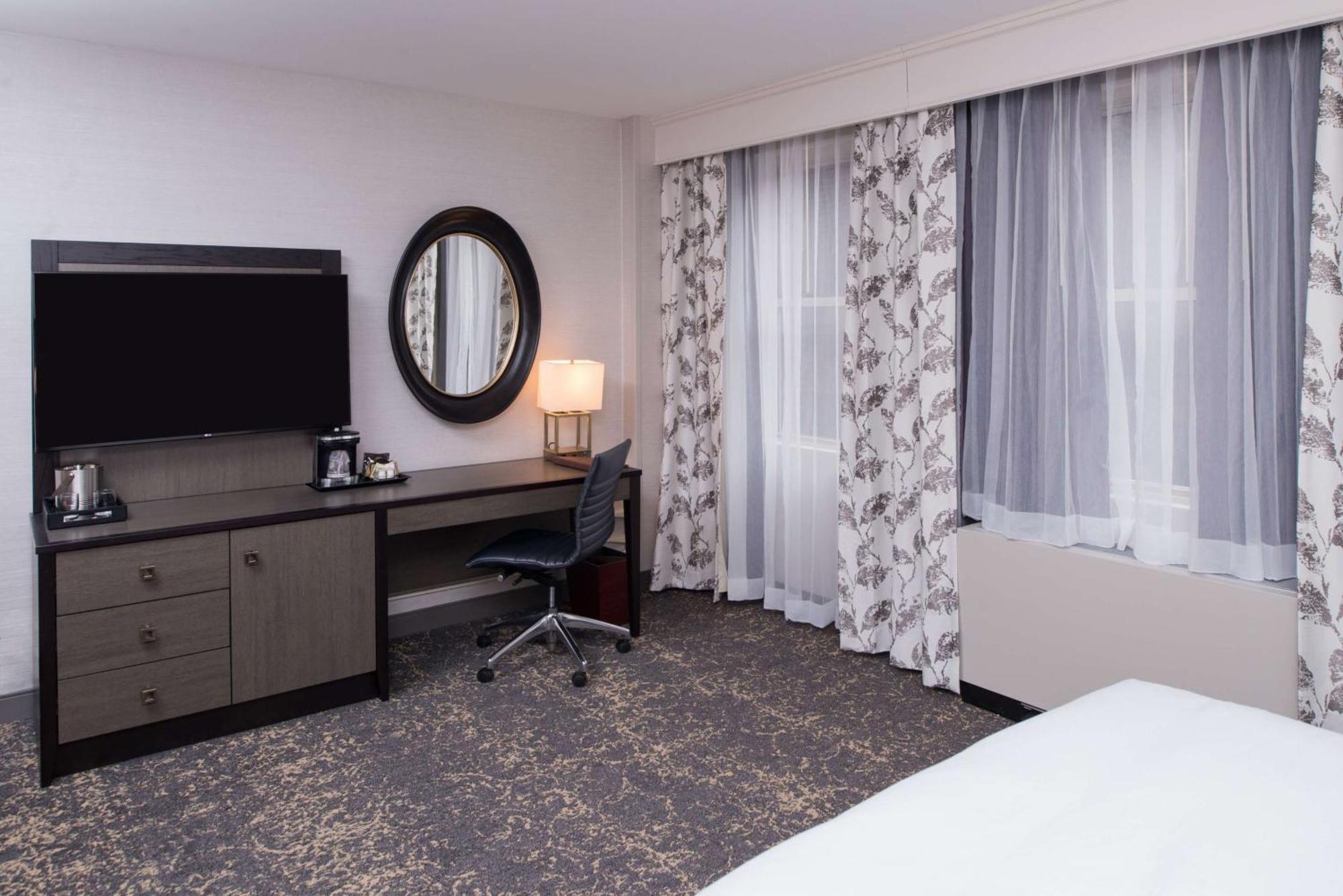 Doubletree By Hilton Utica Hotel Buitenkant foto